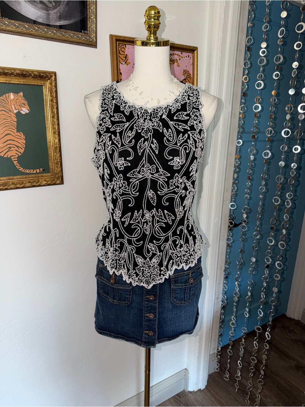 Vintage Y2K Sleeveless Black & White Lace Beaded Tank Top